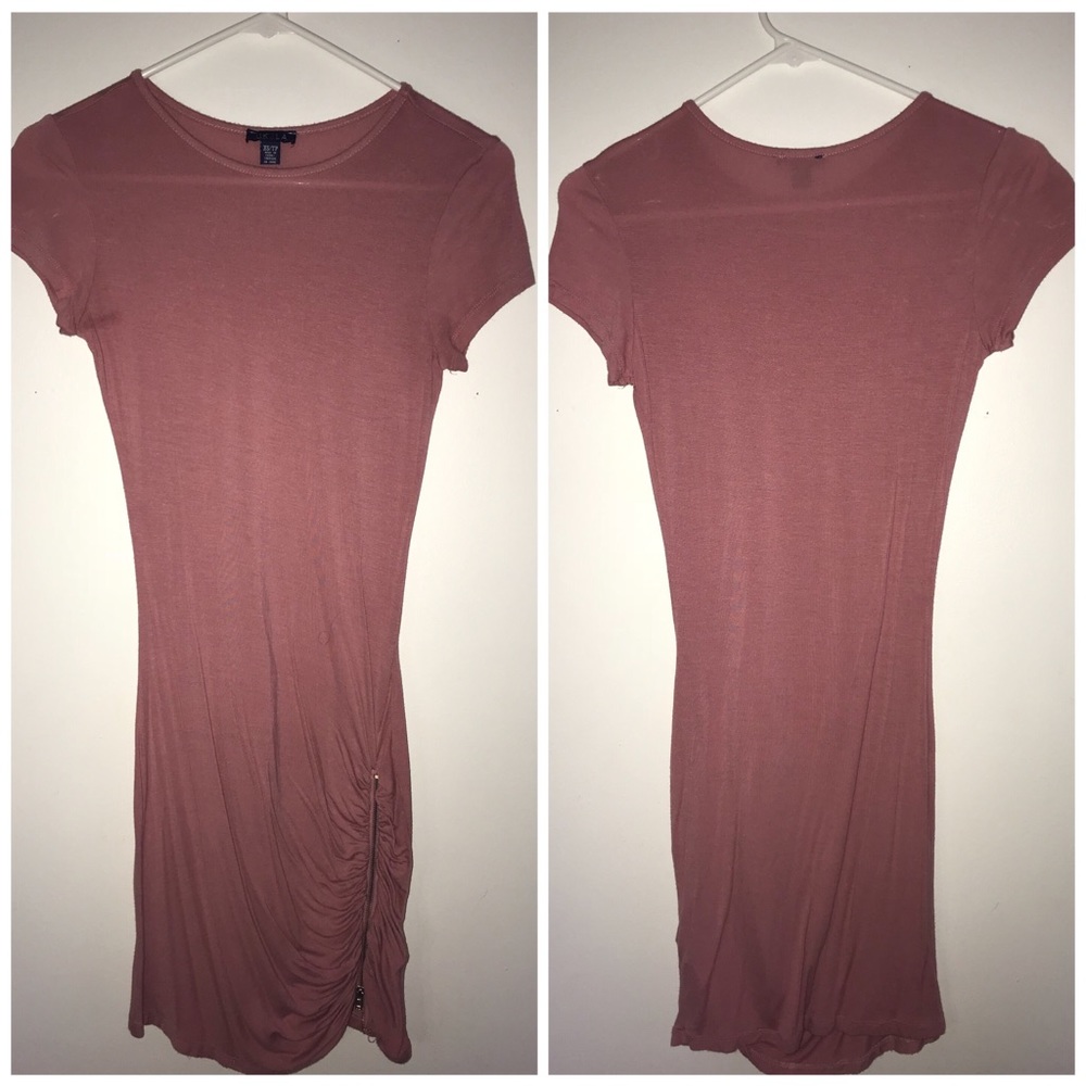 Mauve bodycon dress.